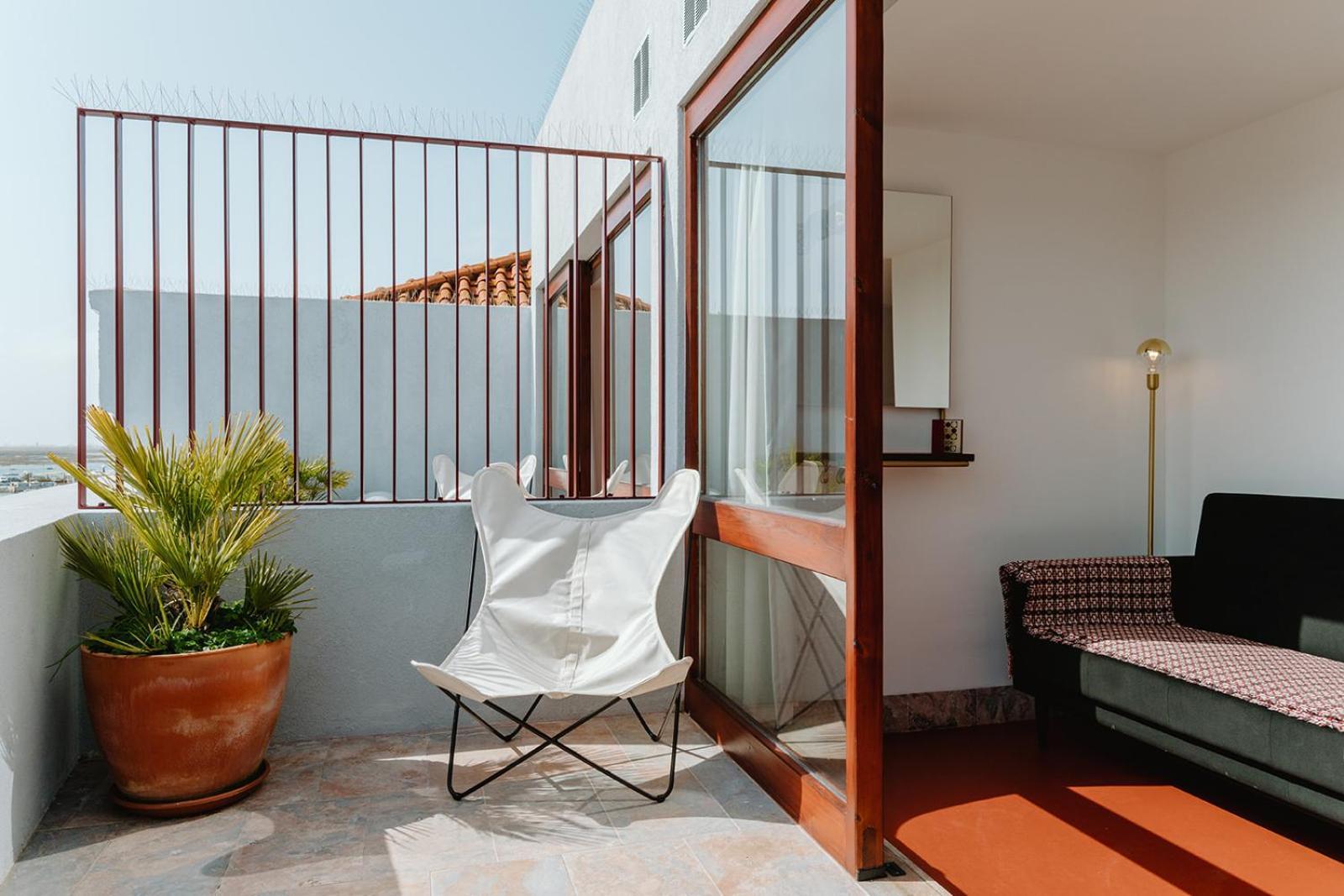 The Modernist Apartment